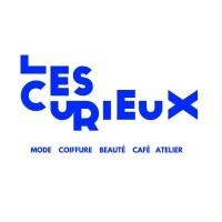 LES CURIEUX